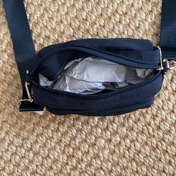 NWT Crossbody Bag with adjustable strap - two pockets - Picture 3 of 8